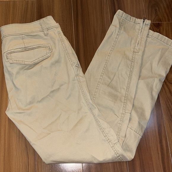 Size 2 Abercrombie & fitch tan pants zipper bottom - Picture 1 of 5